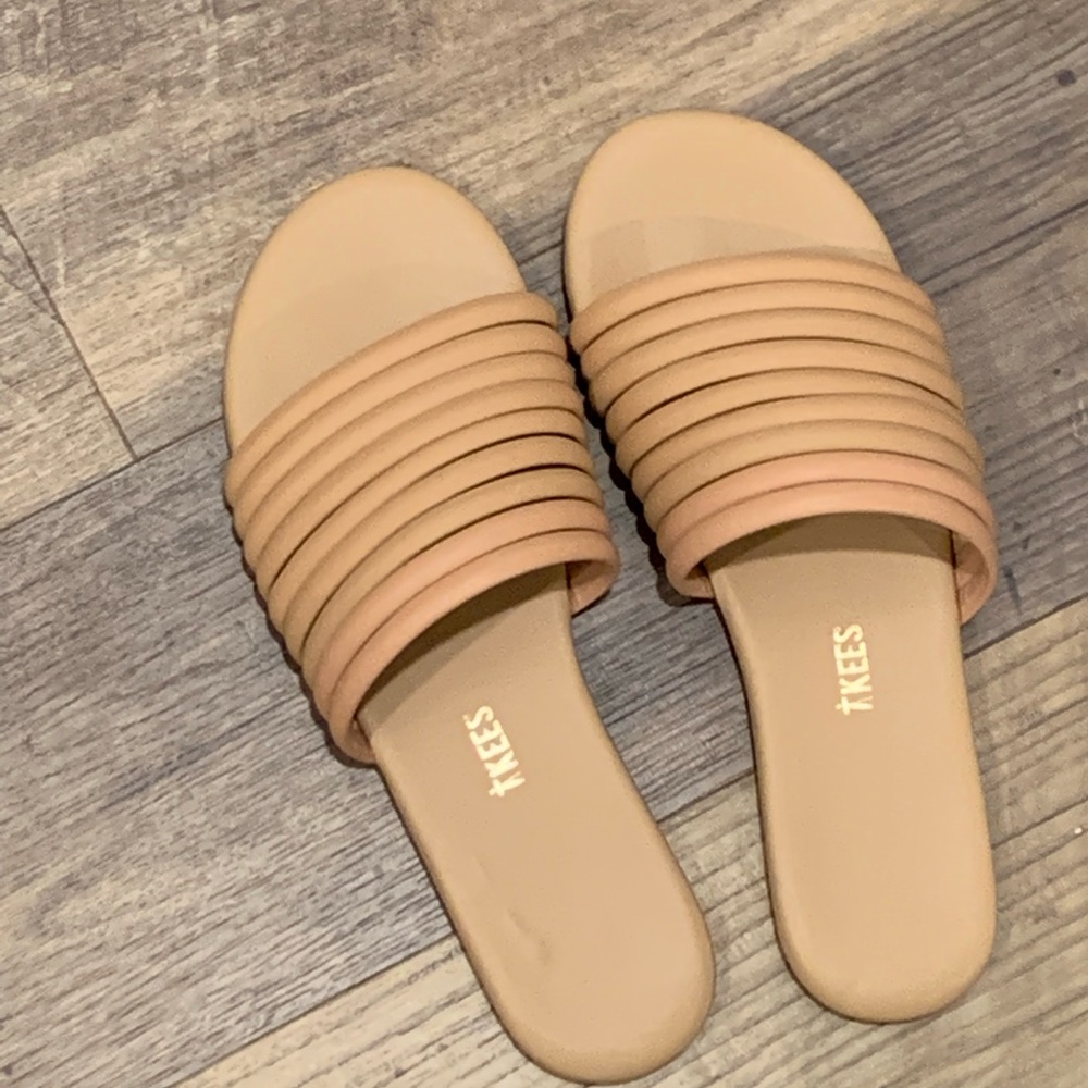 EUC TKEES sandals